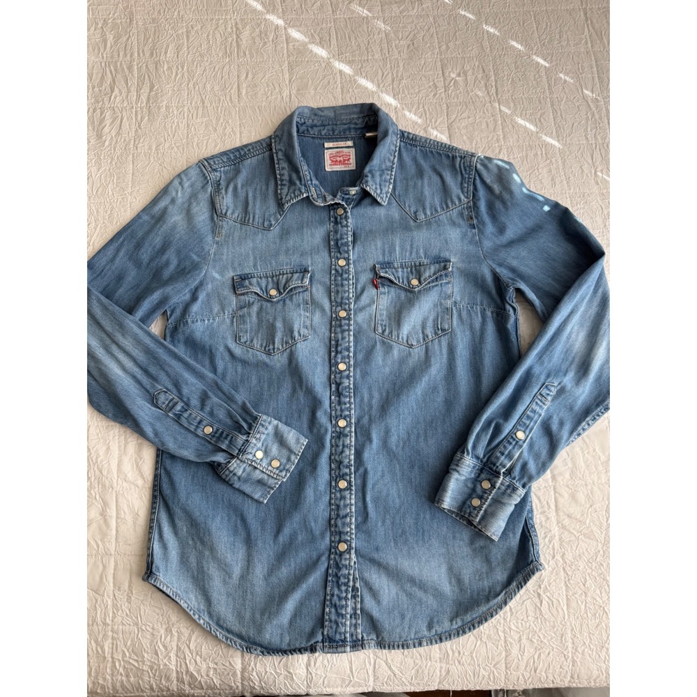 Levis Womens Denim Western Shirt Light Wash Blue Classic Fit Snap Front Small